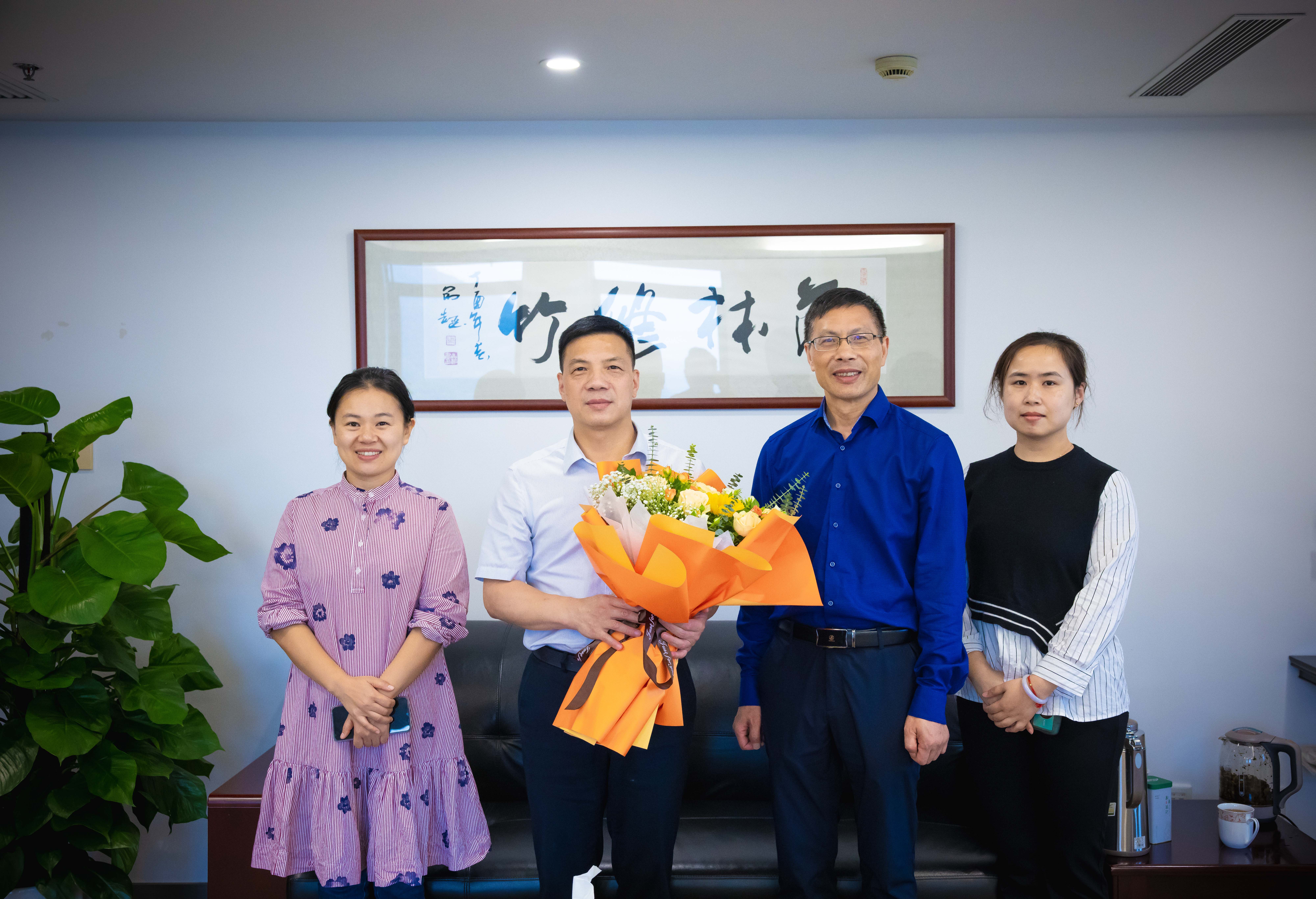 1698039213946519X9c8.jpg 1698039213946519X9c8.jpg