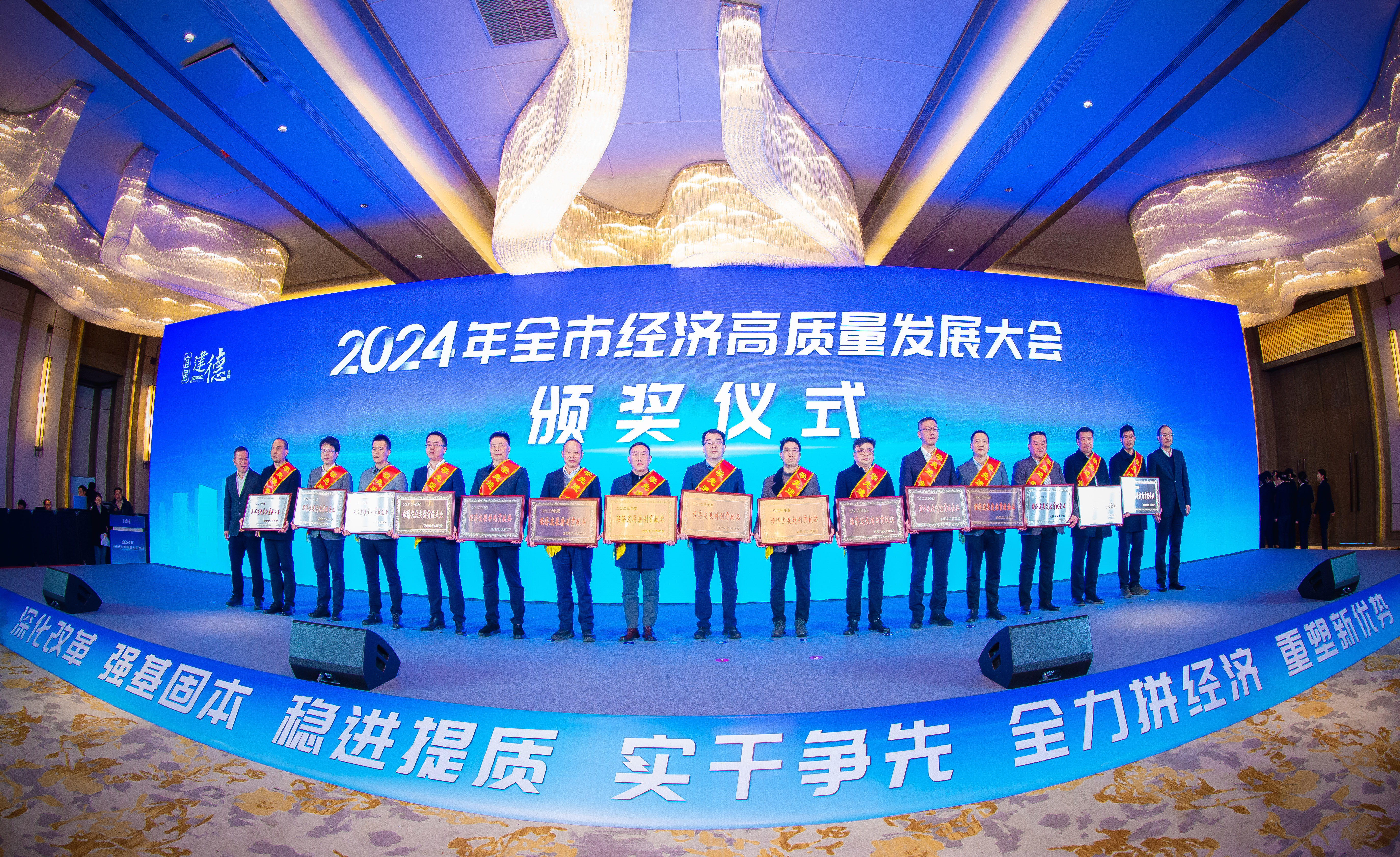 17096899352011432GXk.jpg 17096899352011432GXk.jpg